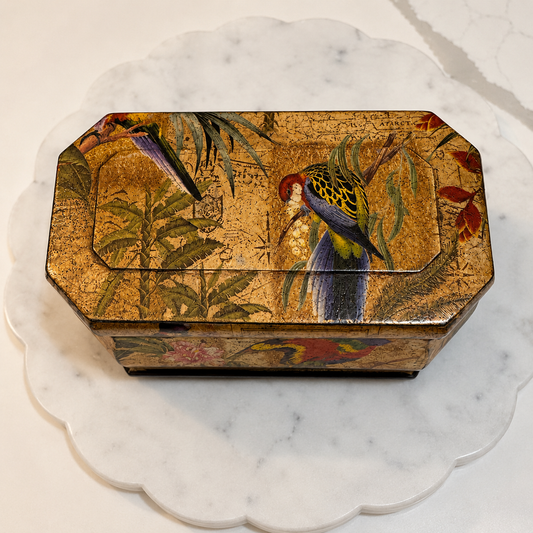 Caja de madera con decoupage de aves tropicales