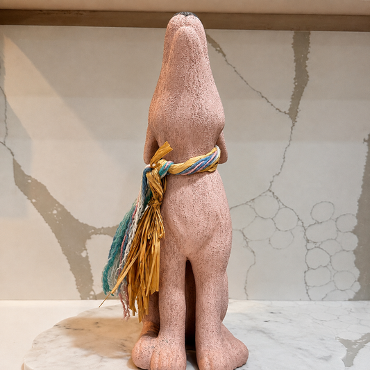 Escultura de coyote aullador de cerámica estilo sudoeste