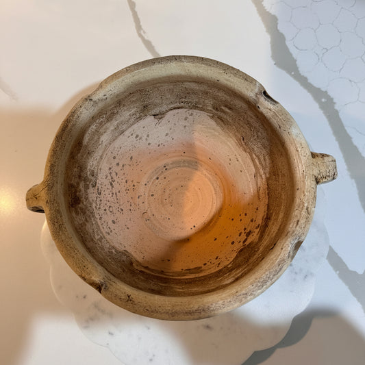 Maceta de barro desgastada