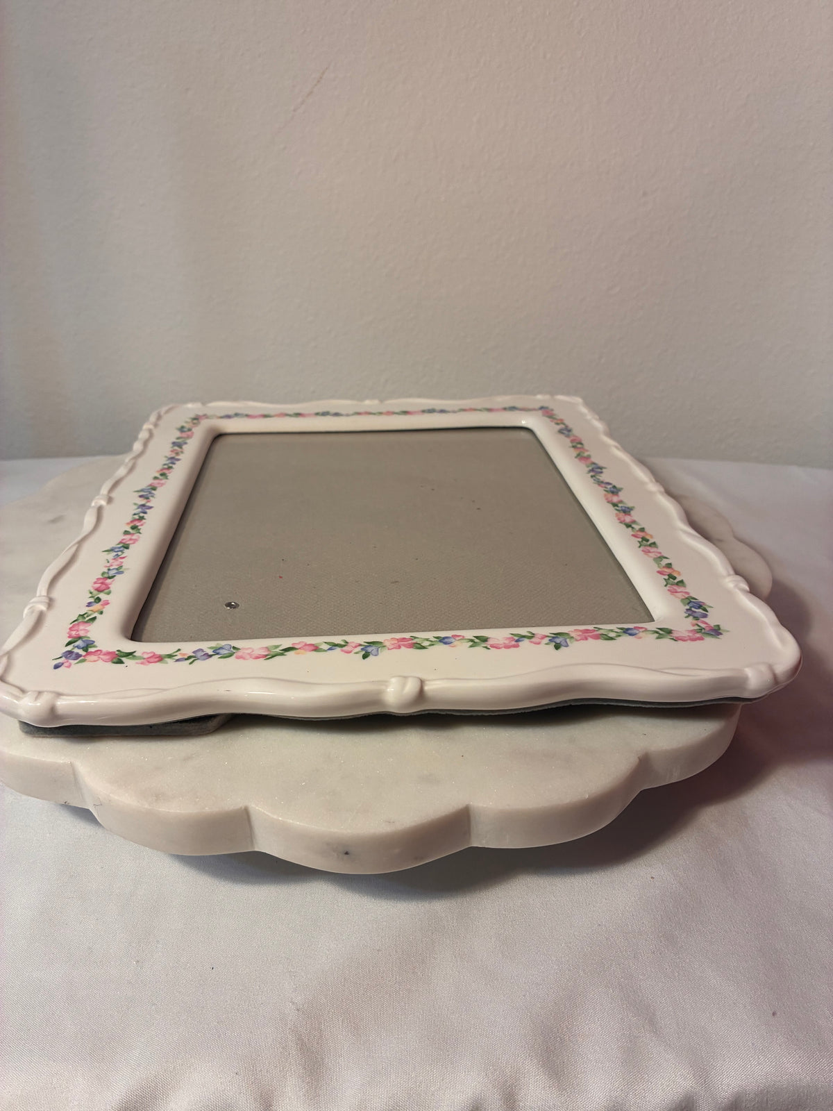Vintage Porcelain Floral Picture Frame – 8 × 10