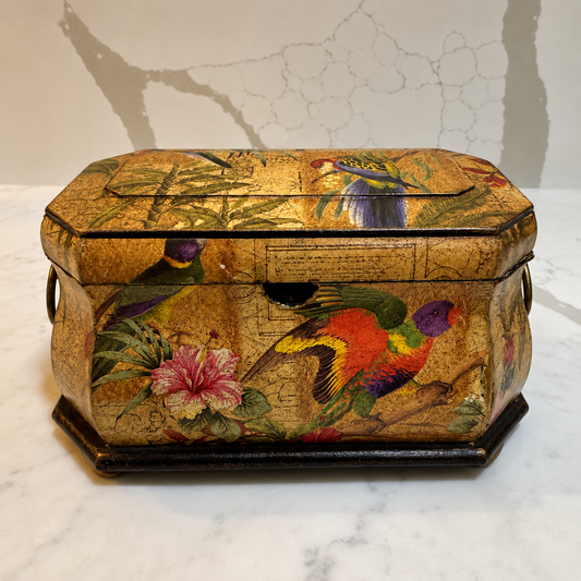 Caja de madera con decoupage de aves tropicales